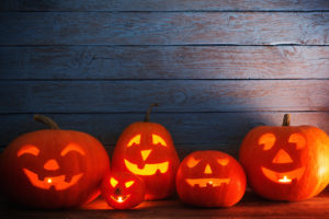 line of jack-o-lanterns