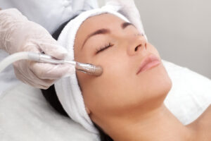 womang getting a microdermabrasion facial treatment